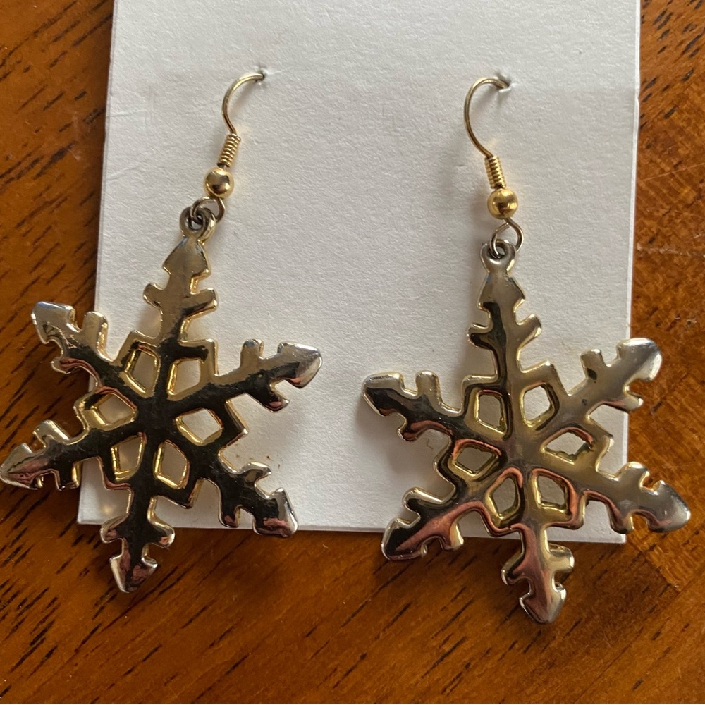Snowflake earrings